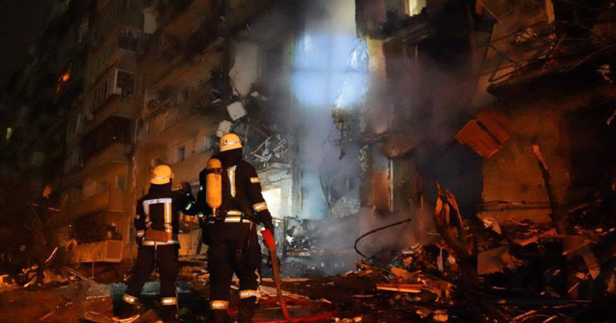 Guerra Ucraina, missili russi su Kiev: la capitale sotto attacco, bombardamenti e edifici sventrati