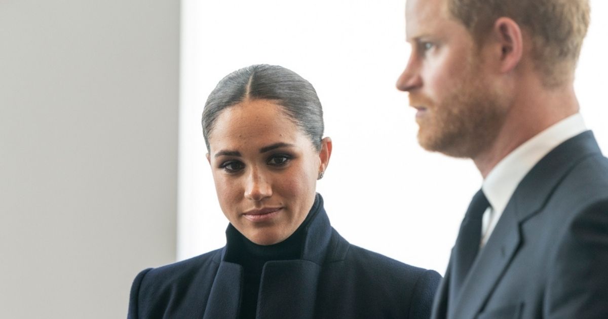 Harry e Meghan verso il divorzio. Carlo rivuole Harry a Palazzo e lui sembra pensare a un'altra. I dettagli