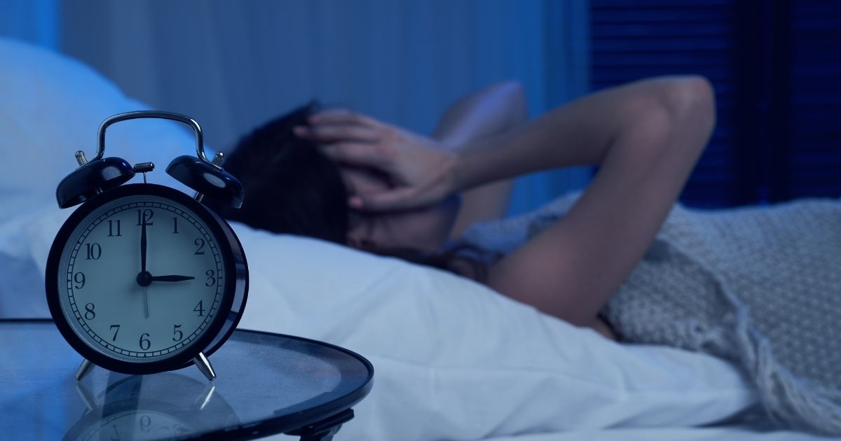 Perché la notte ci si sveglia sempre al solito orario: i segnali che ci trasmette il nostro corpo