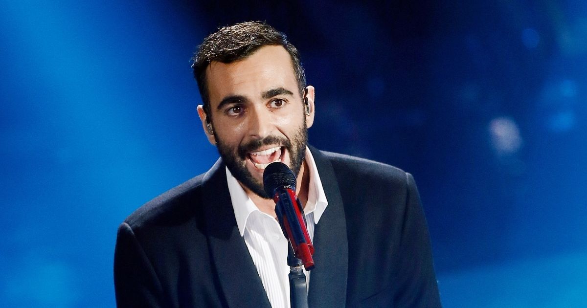 Marco Mengoni super ospite stasera a Sanremo 2022: l'indizio social del cantante vincitore con L'Essenziale