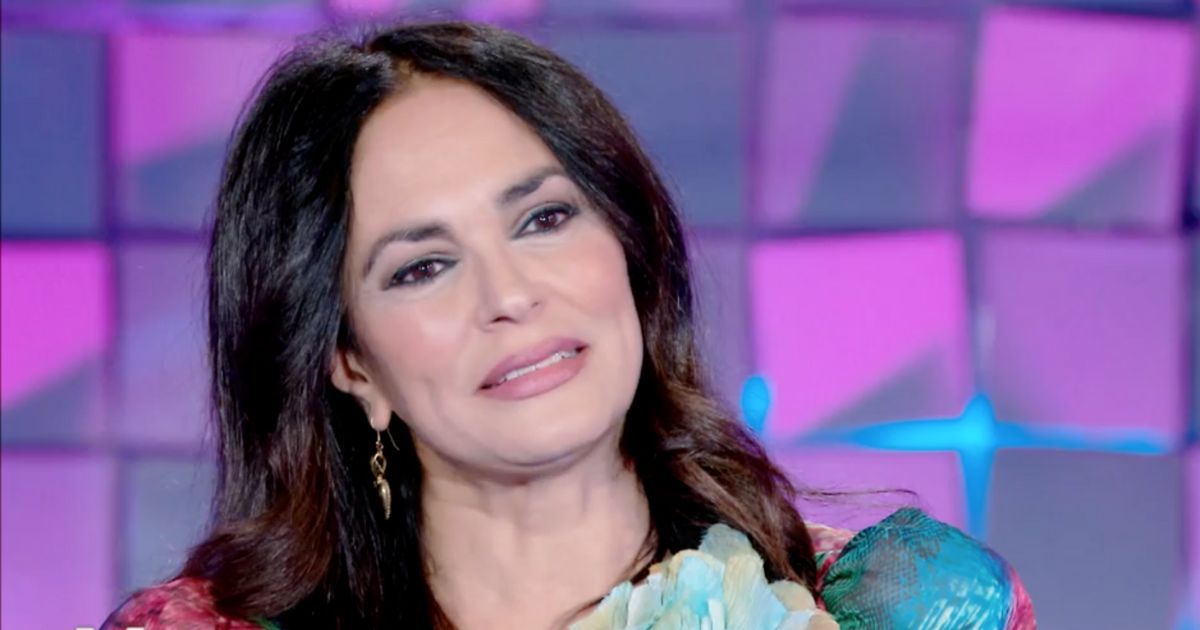 Maria Grazia Cucinotta discriminata per le sue origini: "Mi hanno cambiato nome", il racconto a Verissimo