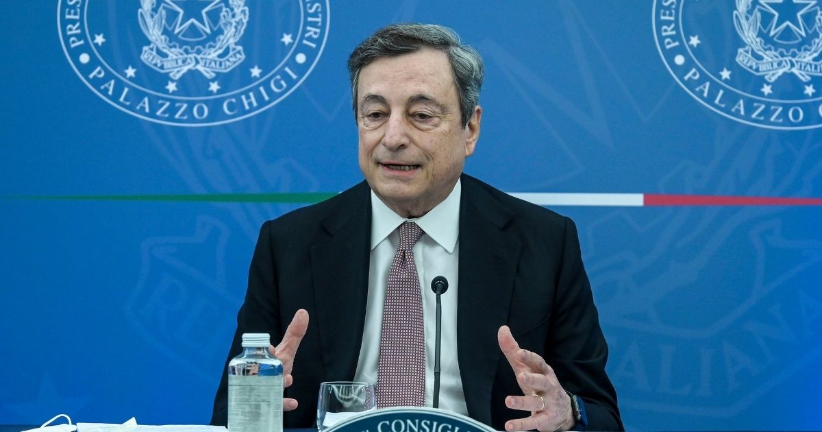 Niente rimpasti, Draghi: "Il governo va avanti". Poi il commento su cosa succederà nel 2023