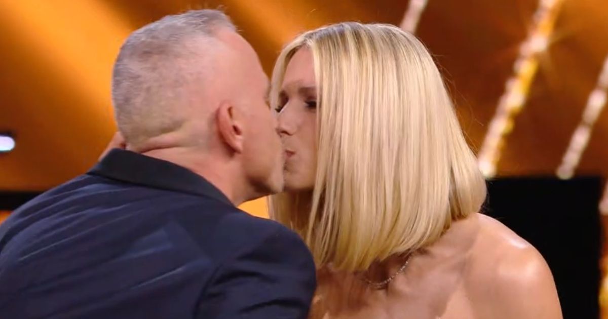 Michelle Hunziker ed Eros Ramazzotti insieme sul palco: il bacio e Più bella cosa a Michelle Impossible