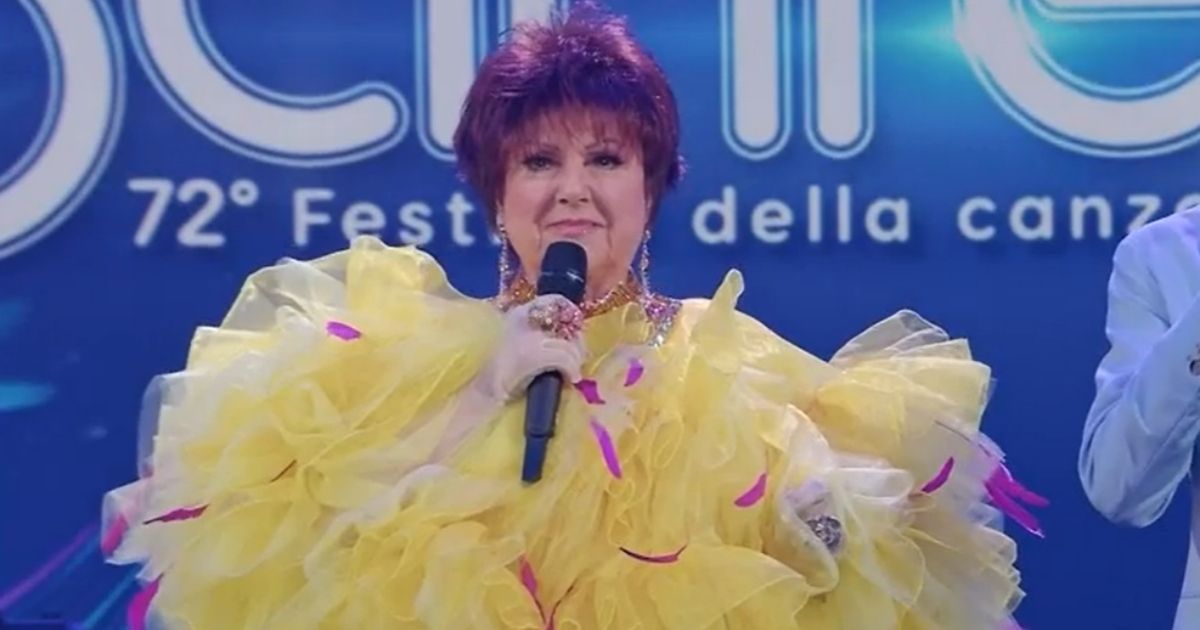 Orietta Berti e i vestiti a Sanremo 2022: tutti i look della cantante al Festival dalla Costa Toscana