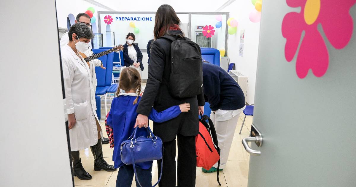 Vaccino anti-Covid bambini da 6 mesi a 5 anni, Pfizer chiede l'autorizzazione: quando potrebbe arrivare