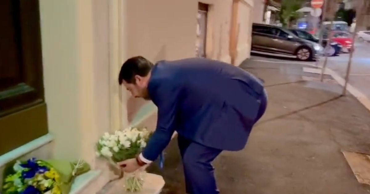 salvini depone fiori davanti ambasciata ucraina