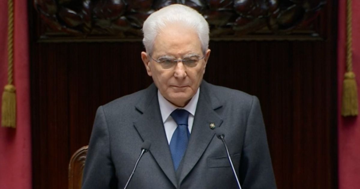 Sergio Mattarella giura di nuovo come Presidente: "Dignità è pietra angolare del nostro impegno civile"