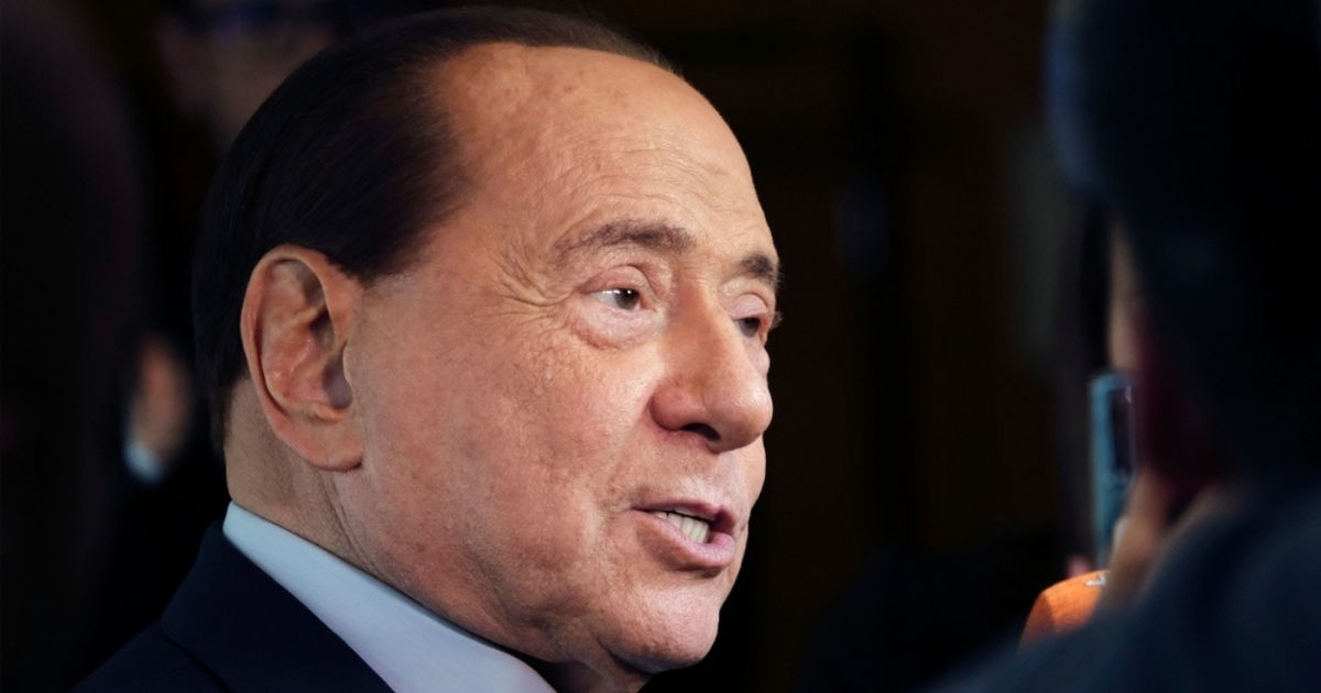Ruby Ter, Cristina Ravot su Berlusconi: "Aiutava sempre quelli attorno a lui a comprare casa"