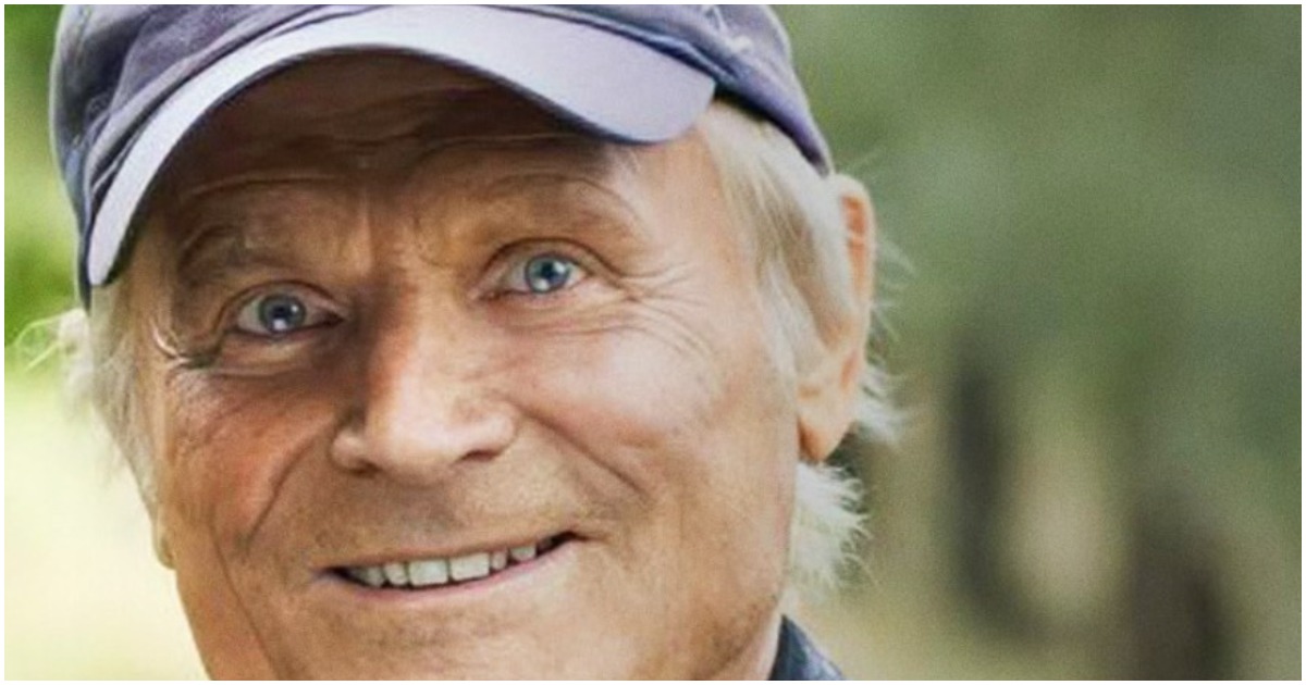 Terence Hill rompe il silenzio sul suo addio a Don Matteo: “Avrei continuato”. Le sue parole