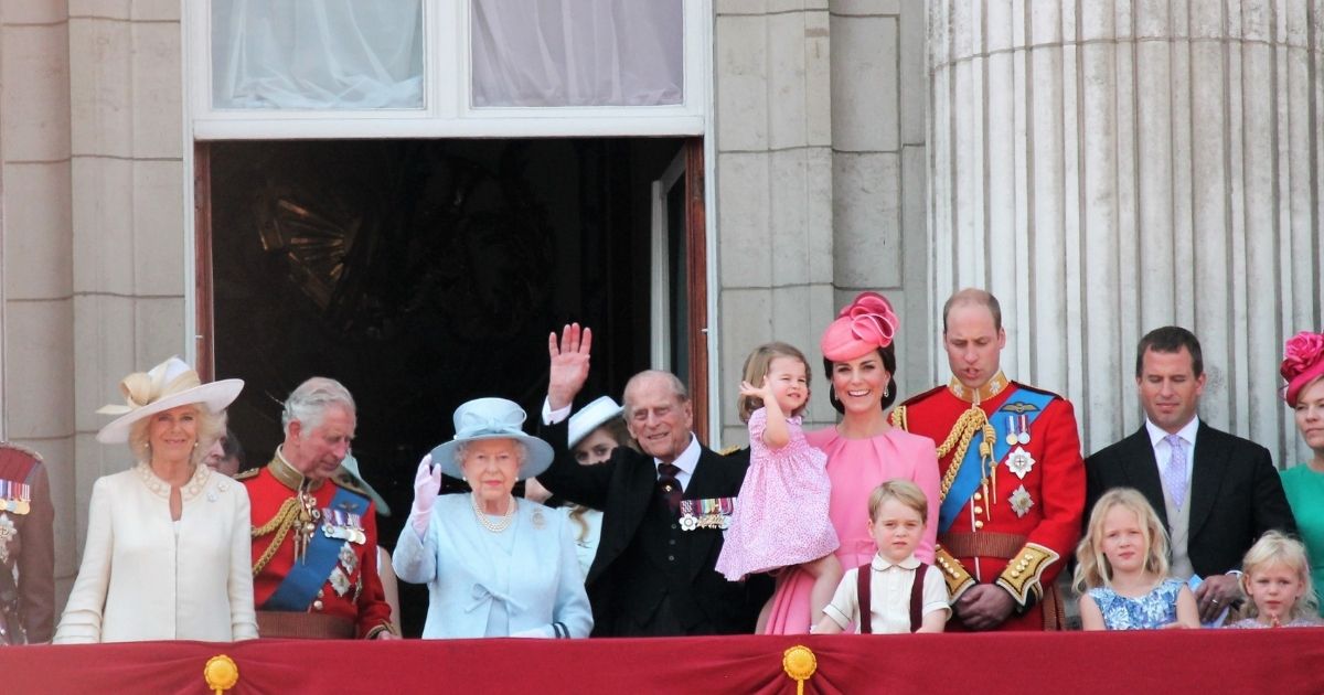 Compleanno della Regina Elisabetta: come si festeggia. Storia e tradizione della cerimonia Trooping the Colour