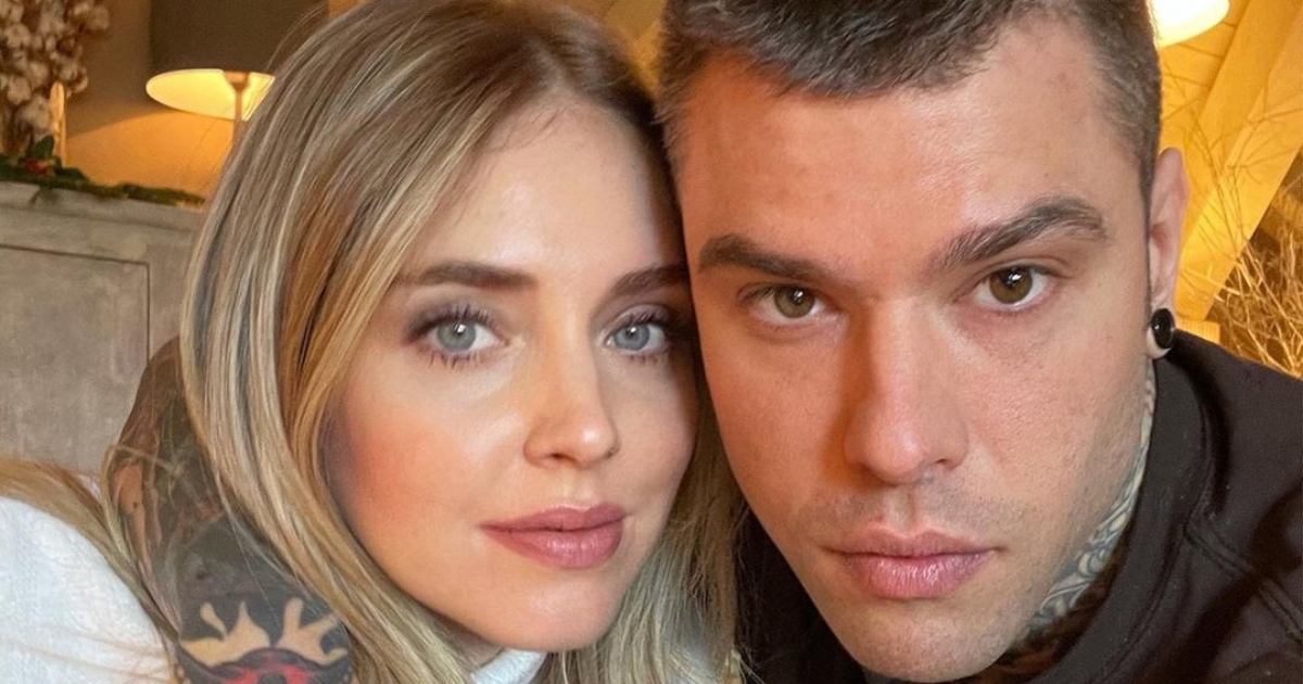 Fedez e Chiara Ferragni si concedono qualche bacio sul letto d'ospedale: l'emozionante video social