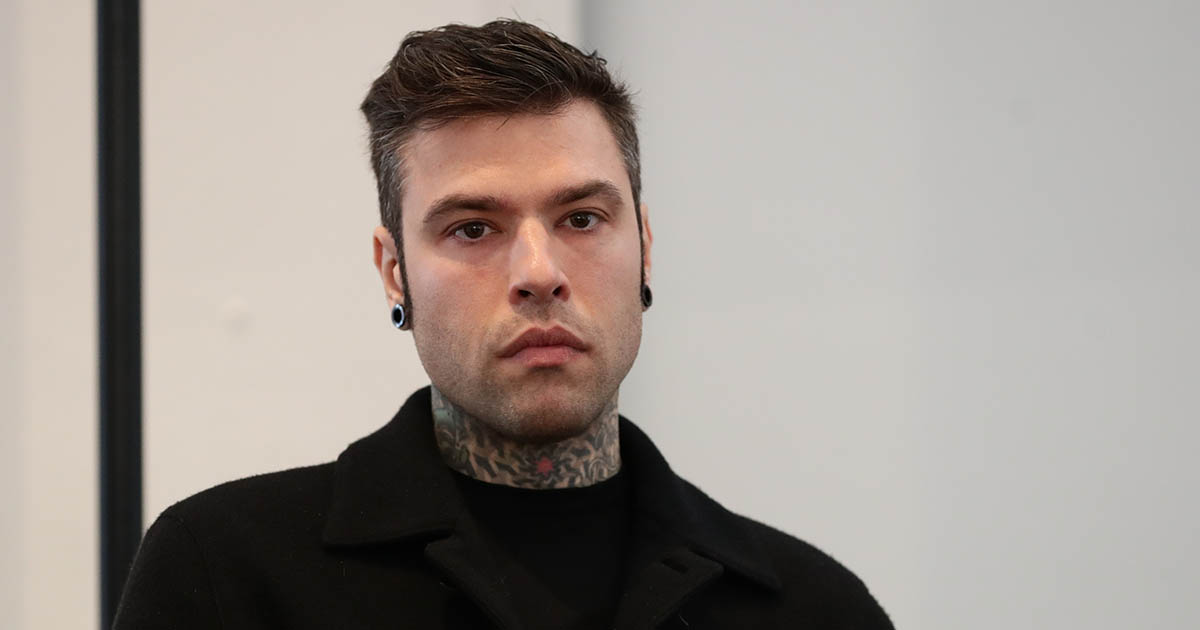 Fedez ricoverato dopo l'annuncio della malattia: il cantante sarebbe stato operato al San Raffaele