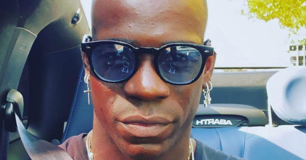 Mario Balotelli stupisce i fan con la prima foto insieme alla sua fidanzata: di chi si tratta