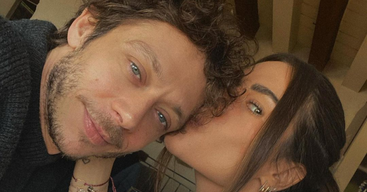 Valentino Rossi e Francesca Sofia Novello sono genitori, l'annuncio: "Mamma e Babbo sono al settimo cielo"