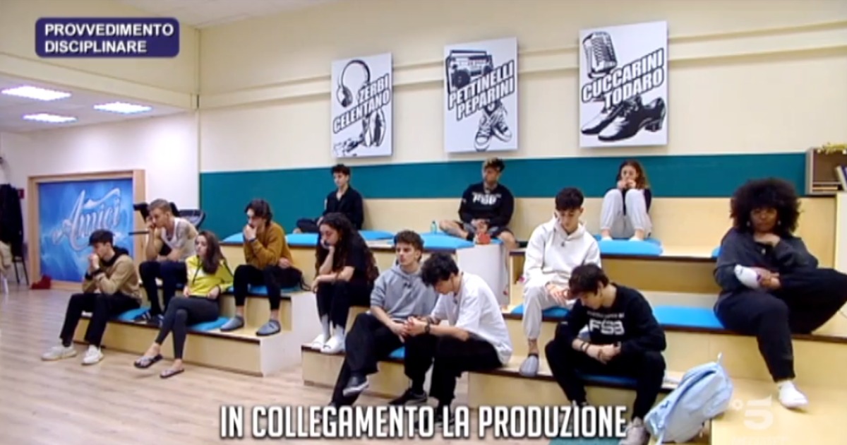 Sissi e Alex la combinano grossa. Il loro sbaglio colpisce tutti gli allievi di Amici di Maria De Filippi: provvedimento disciplinare