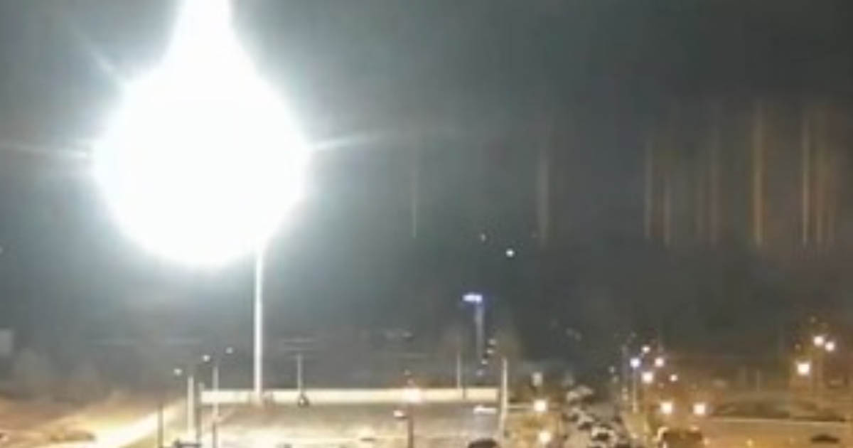 Ucraina, attacco alla centrale nucleare più grande d'Europa. Kiev: “Se esplode sarà 10 volte peggio di Chernobyl"