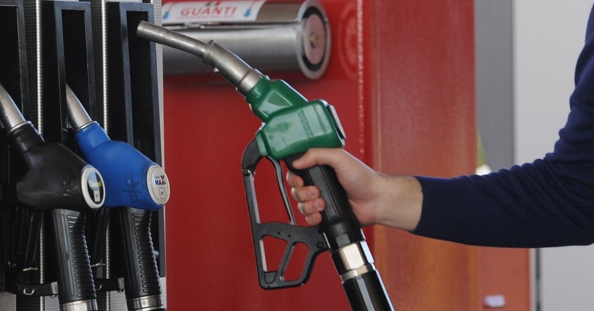 Taglio accise sulla benzina: quando calerà il prezzo nei distributori. Assopetroli protesta e minaccia lo sciopero
