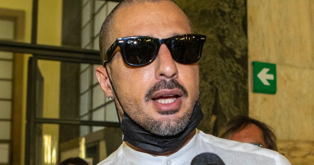 Fabrizio Corona scompare da Instagram: che cosa è successo all’ex re dei paparazzi, spunta il ban