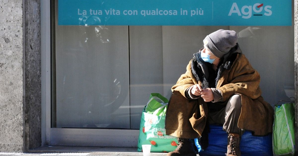 Il 7,5% delle famiglie italiane in povertà assoluta nel 2021, cresce il gap tra Nord e Sud: i dati Istat