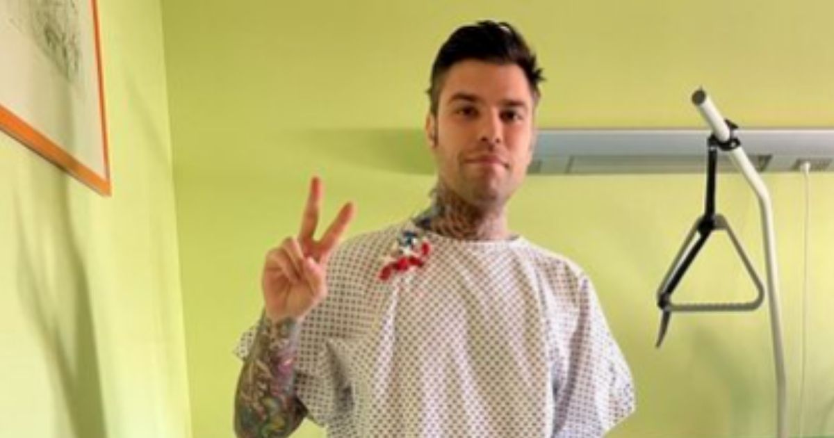 Fedez operato per un tumore al Pancreas: svelata la malattia che l'ha colpito. Le foto su Instagram