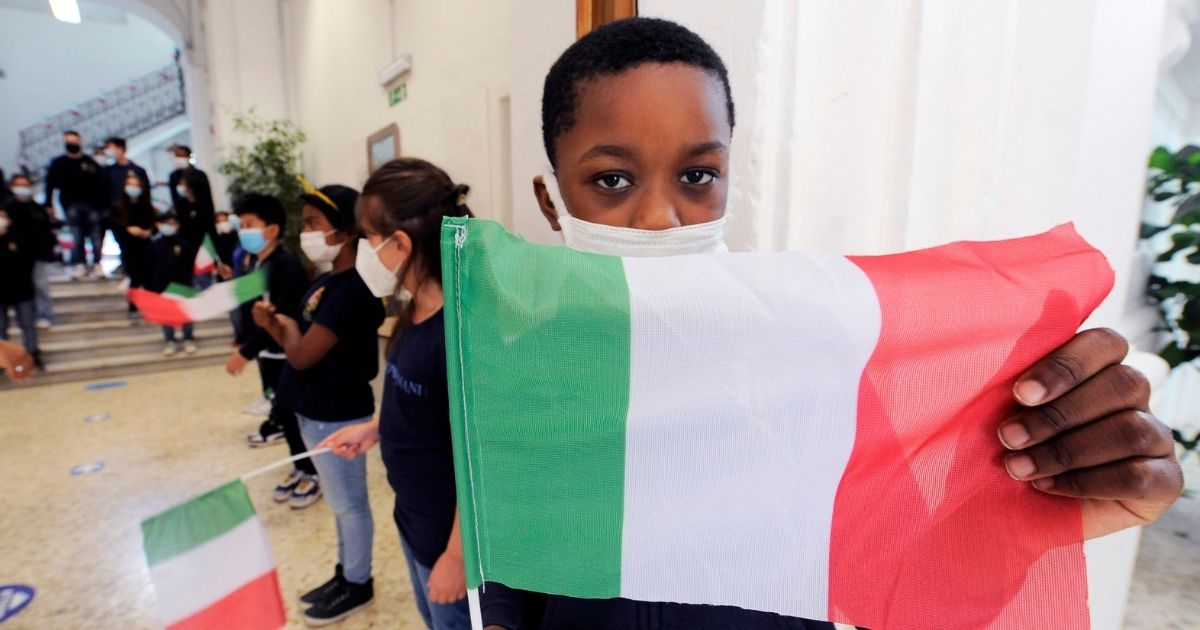 Ius Scholae, nuova proposta di legge: cittadinanza italiana ai minori stranieri dopo 5 anni di scuola