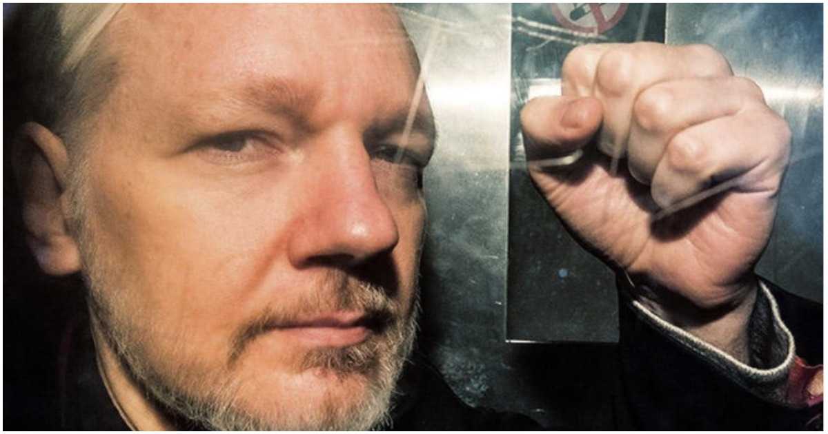 Julian Assange: da giornalista a nemico pubblico per gli USA. Tutta la storia del fondatore di Wikileaks