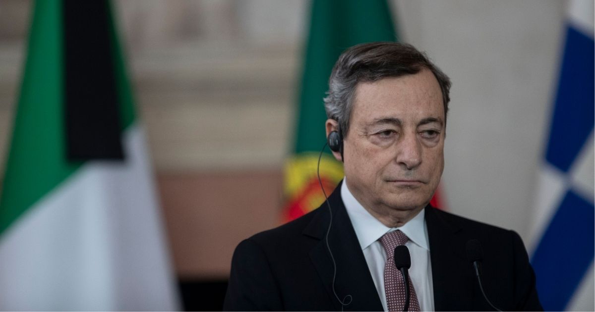 Mario Draghi sugli aiuti militari italiani alle forze ucraine: "La nostra volontà di pace cozza con Putin"