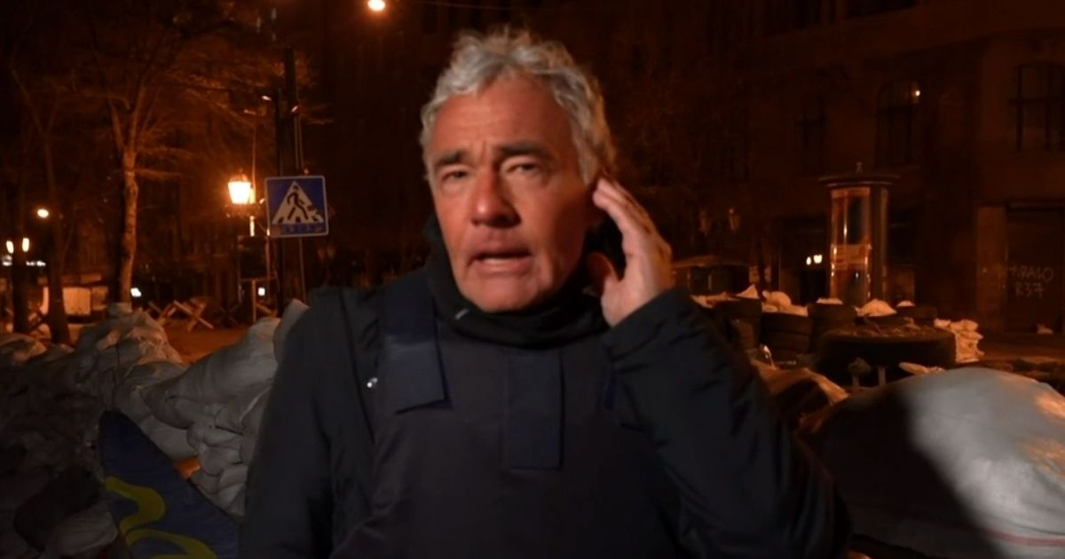 Massimo Giletti in collegamento dall’Ucraina, attacco in diretta a Odessa: “Non è stato lanciato l’allarme”