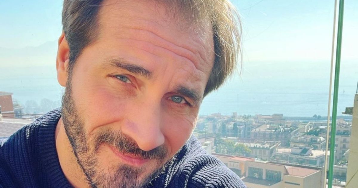 È morto il papà di Maurizio Aiello. L'annuncio dell'attore di Un posto al sole su Instagram e la foto