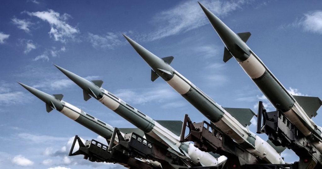 Codici nucleari russi: come funziona l'allerta missilistica, livelli e procedure in caso di possibile attacco