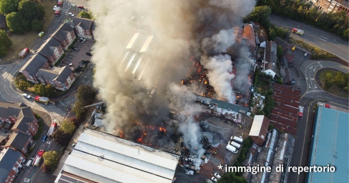 Incendio al colorificio Casati di Verona: morto operaio dell'azienda di vernici. Nube tossica in Valpatena