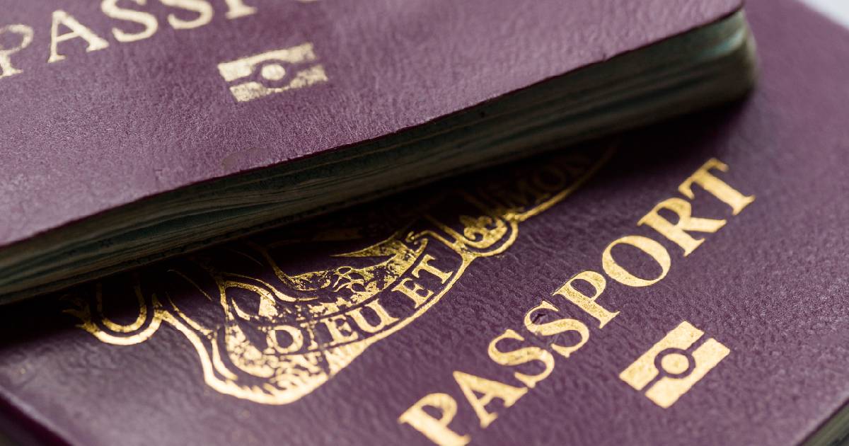 Passaporti d'oro, che cosa sono e perché la Commissione Europea intende revocarli ai cittadini russi