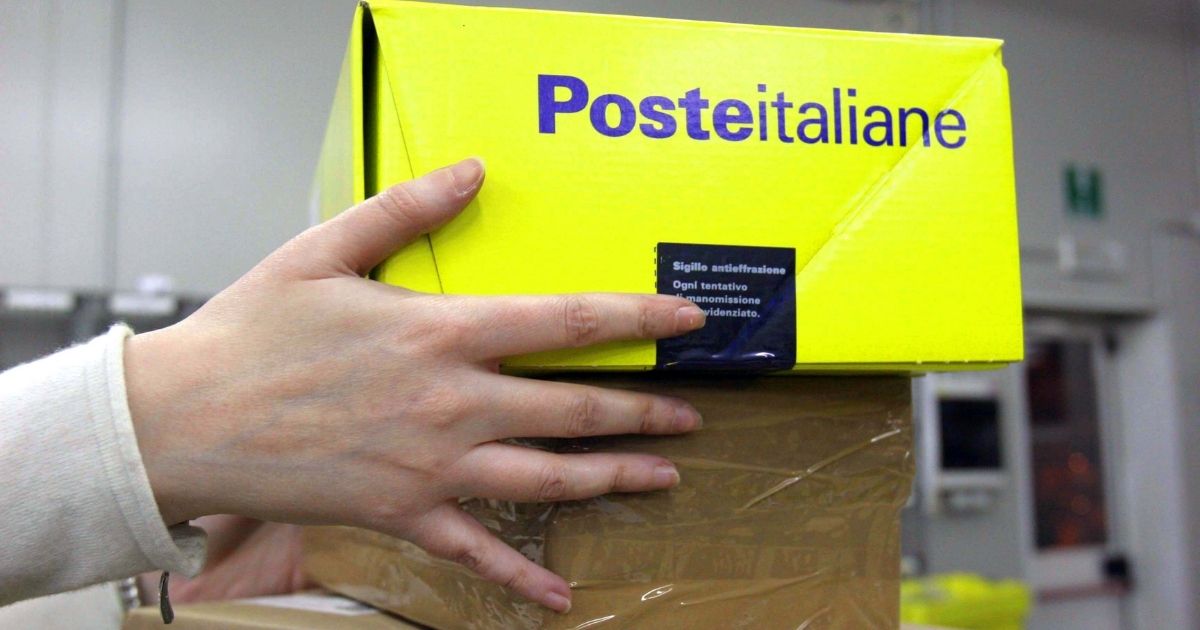 Poste Italiane potrebbe aumentare le tariffe per raccomandate e pacchi: le nuove cifre per le spedizioni