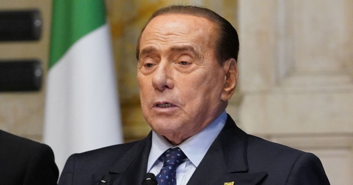 Silvio Berlusconi in lutto per la morte di Antonio Martino, fondatore di Forza Italia: "Se ne va un amico"