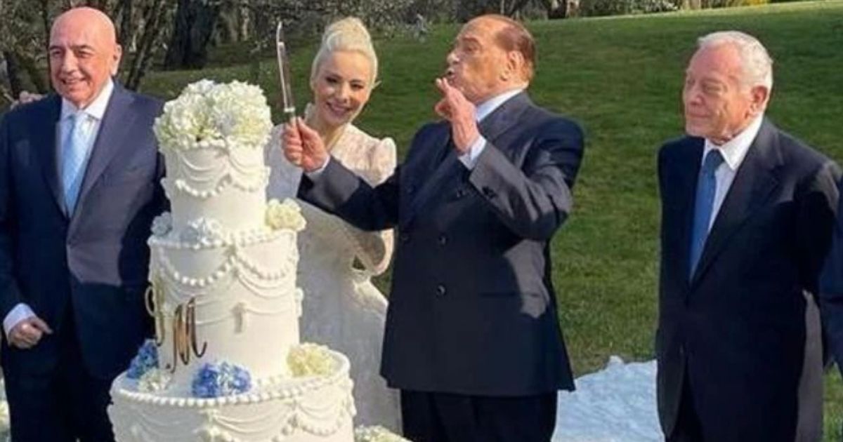 Silvio Berlusconi ha sposato simbolicamente la fidanzata Marta Fascina, il vestito da sposa è da favola