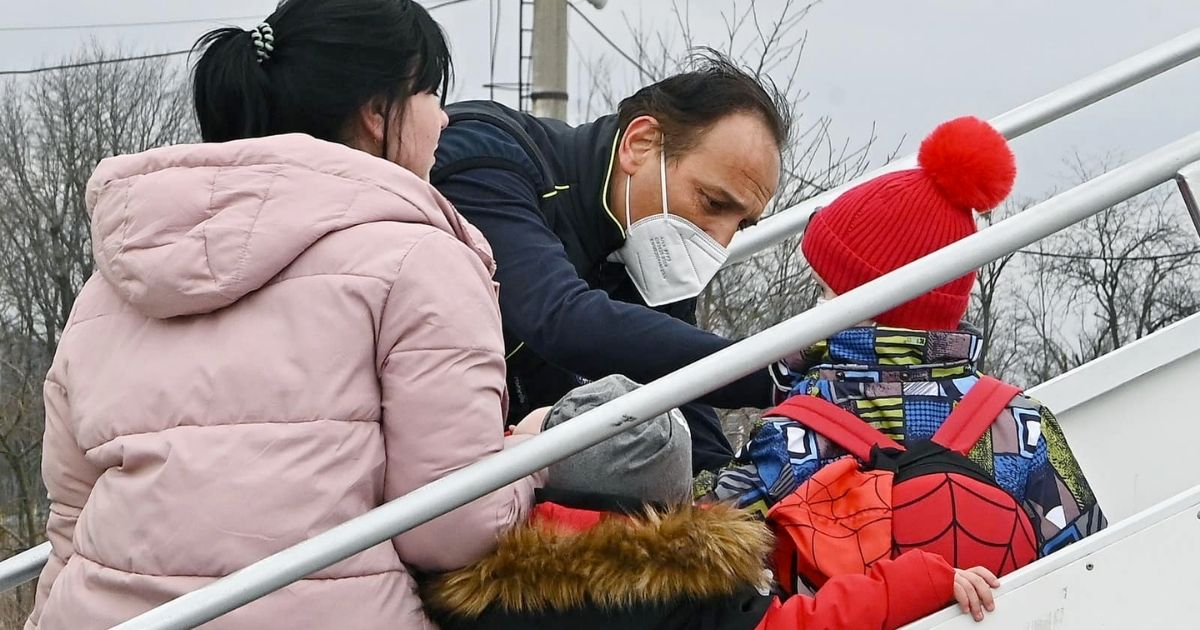 13 bambini malati di tumore dall'Ucraina al Piemonte, Cirio: "Missione compiuta. La speranza riparte". Le foto