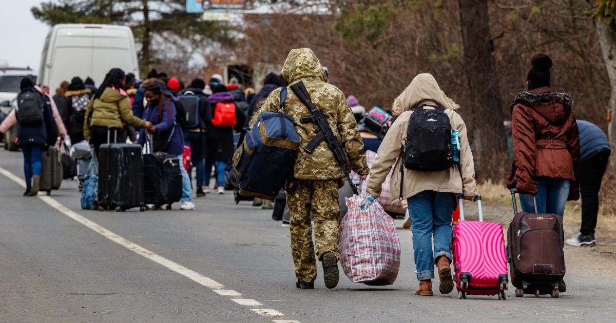 Tregua in Ucraina, stop all'evacuazione di civili a Mariupol: accuse e fuoco incrociato tra Kiev e Mosca