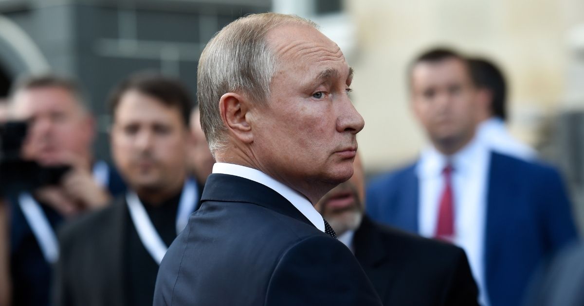Taglia su Vladimir Putin da un milione di euro, l'annuncio di un imprenditore russo: "Non è il Presidente"