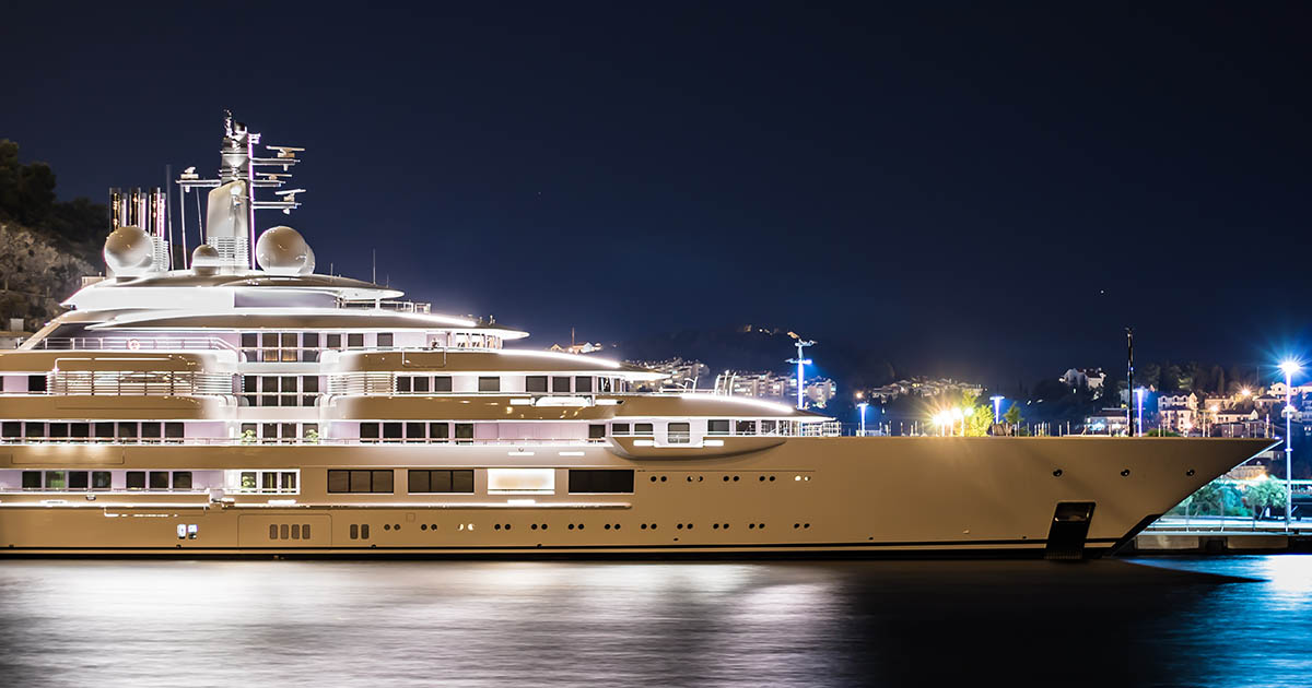 Giallo sul presunto super yacht di Putin a Marina di Carrara: cosa si sa sullo Scheherazade e sull'equipaggio