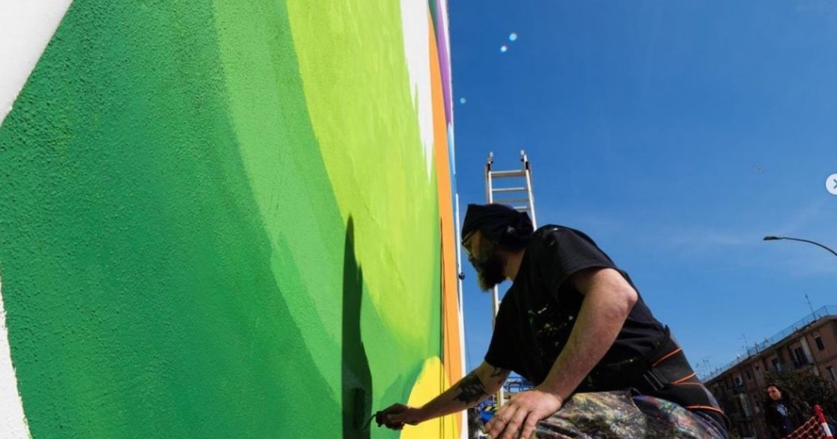 Eco-murales, a Napoli è nata l’opera di street art che è in grado di assorbire ogni giorno lo smog causato da 79 automobili