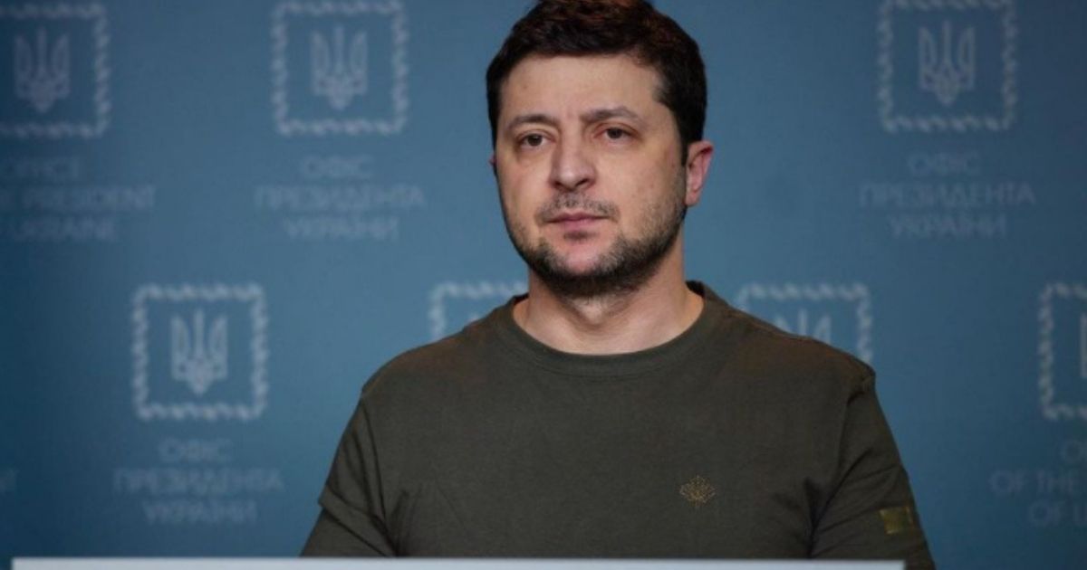 Zelensky a Putin l'appello al dialogo: "È necessario per fermare la guerra". Timore per la sua famiglia