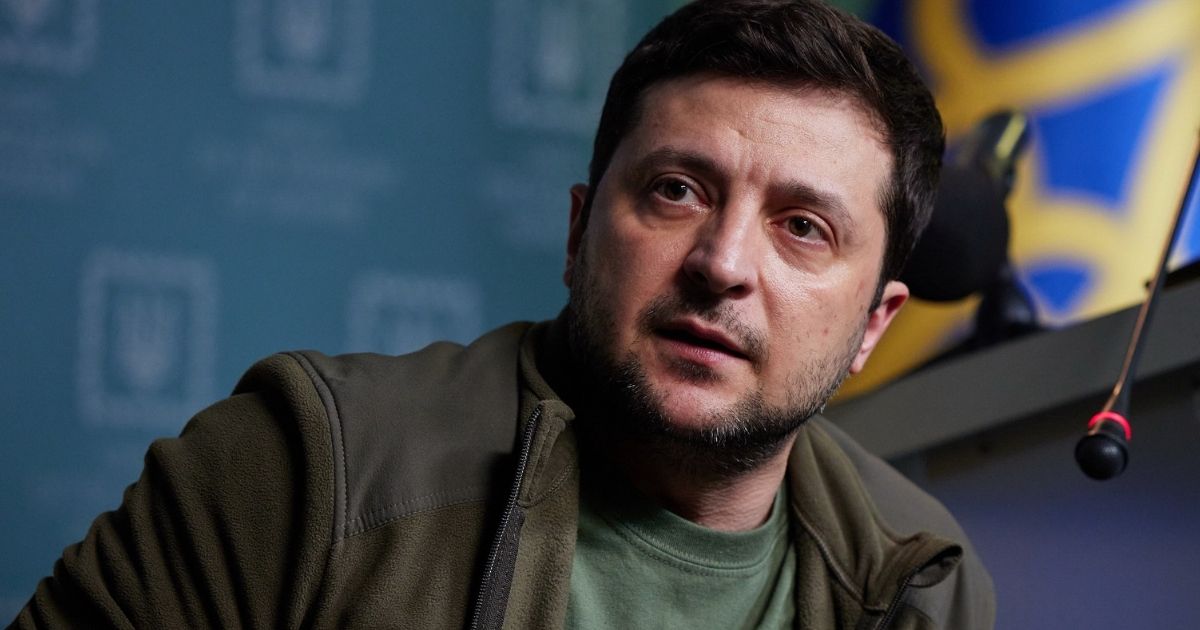 Negoziati Russia-Ucraina, Zelensky prende la parola: "Negoziati difficili". Evacuazione in corso a Mariupol