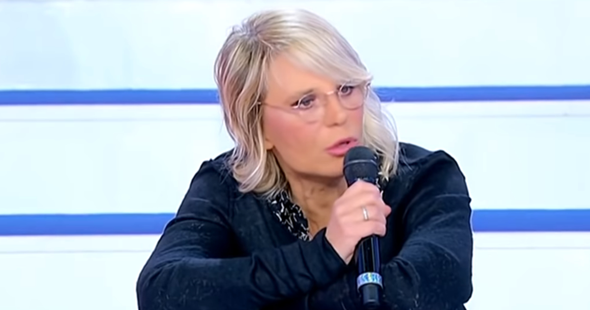 Maria De Filippi avrebbe censurato una rissa a Uomini e Donne: lo scoop lanciato sui social da un'ex dama