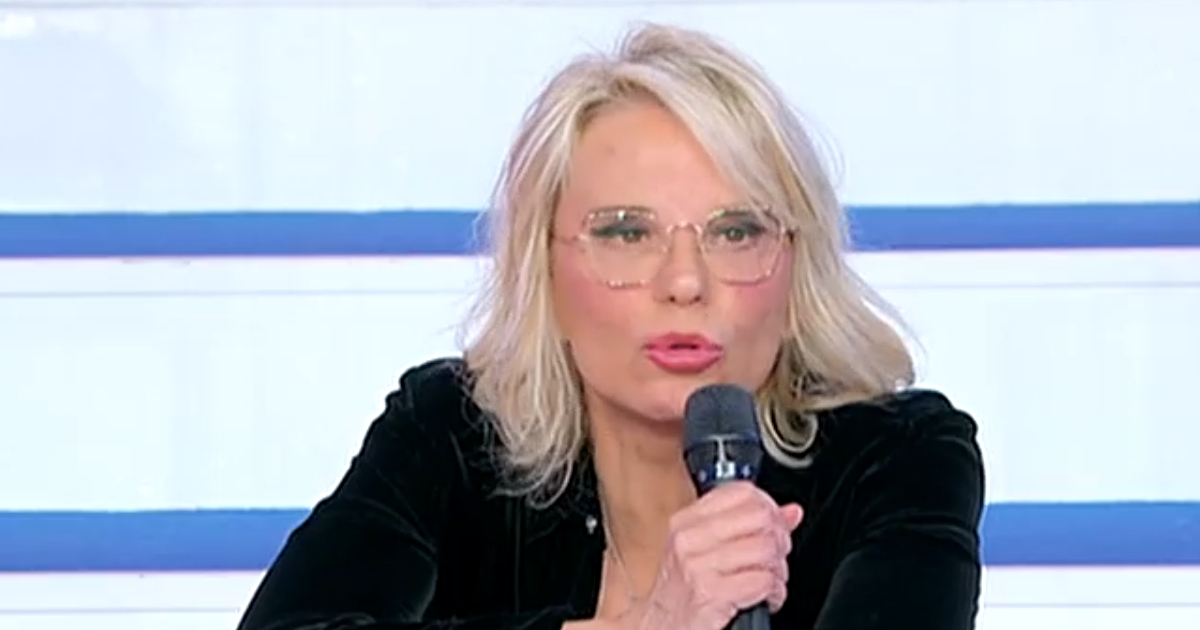 Uomini e Donne diventa Vip: arriva una nuova versione del programma di Maria De Filippi. Tutte le novità