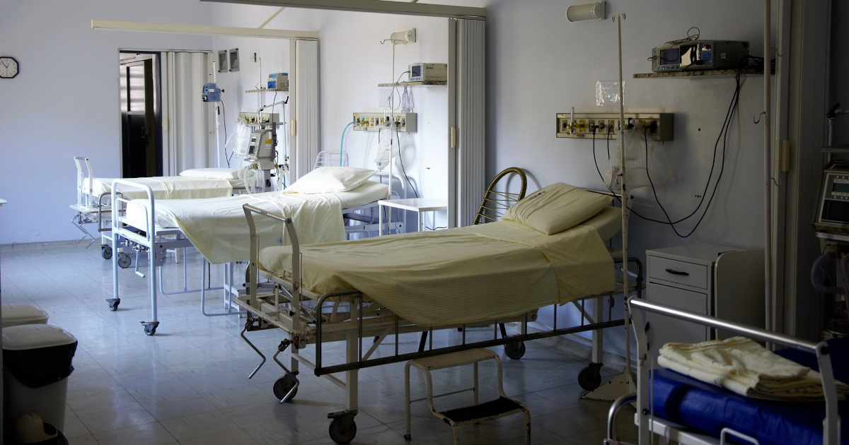 Paziente muore in ospedale ma nessuno se ne accorge: il cadavere rimane per 4 giorni su una barella