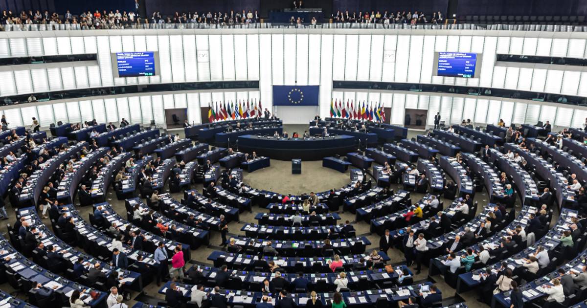 Sanzioni contro la Russia, il Parlamento Europeo approva il quinto pacchetto: embargo su gas e petrolio