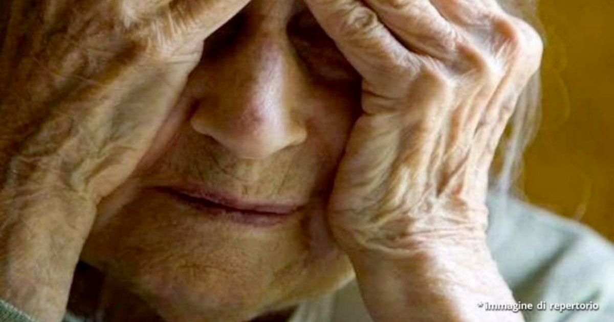 Anziana 91enne malata di Alzheimer stuprata dal badante a Torino: condannato un 58enne scoperto dai nipoti