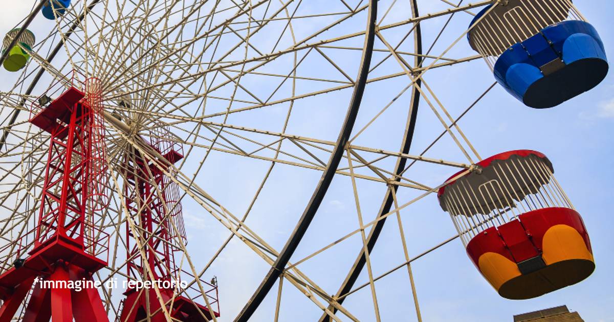 Bambino di 4 anni senza imbragatura di sicurezza al Luna Park: tragedia sfiorata su una giostra