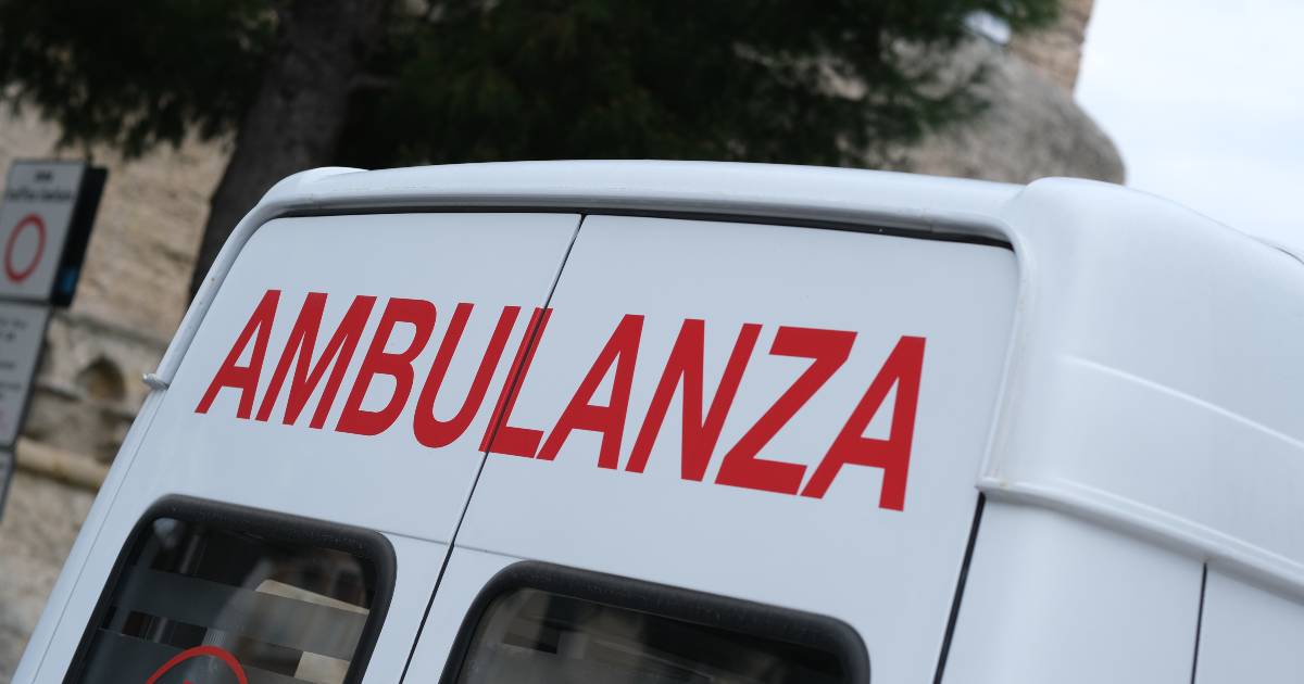 Bimbo di 3 anni slaccia la cintura del seggiolino e cade dall'auto in corsa: terribile incidente sull'Aurelia