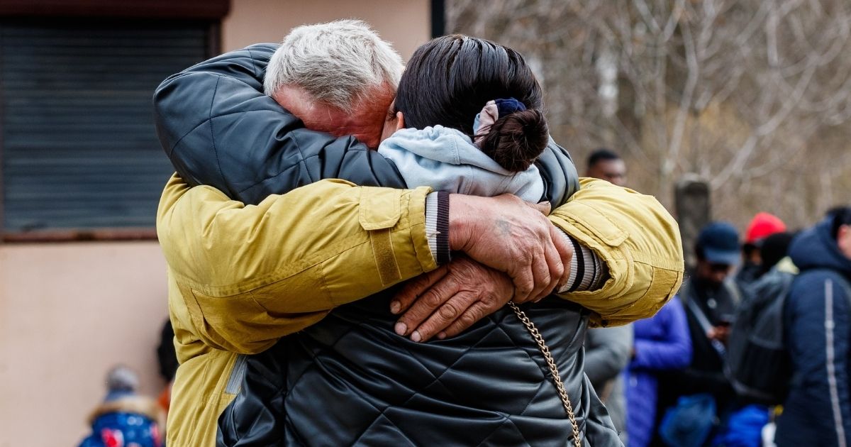 Massacro di Bucha, l'orrore raccontato da un italiano: "Hanno sparato ai bambini". Russi aprono inchiesta